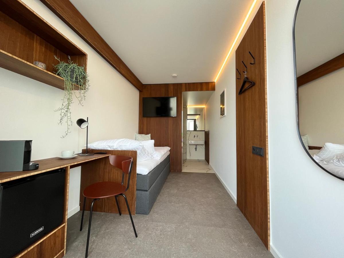 Tin Inn - Hueckelhoven - Das Hotel Aus Hochwertig Ausgebauten Ueberseecontainern 外观 照片