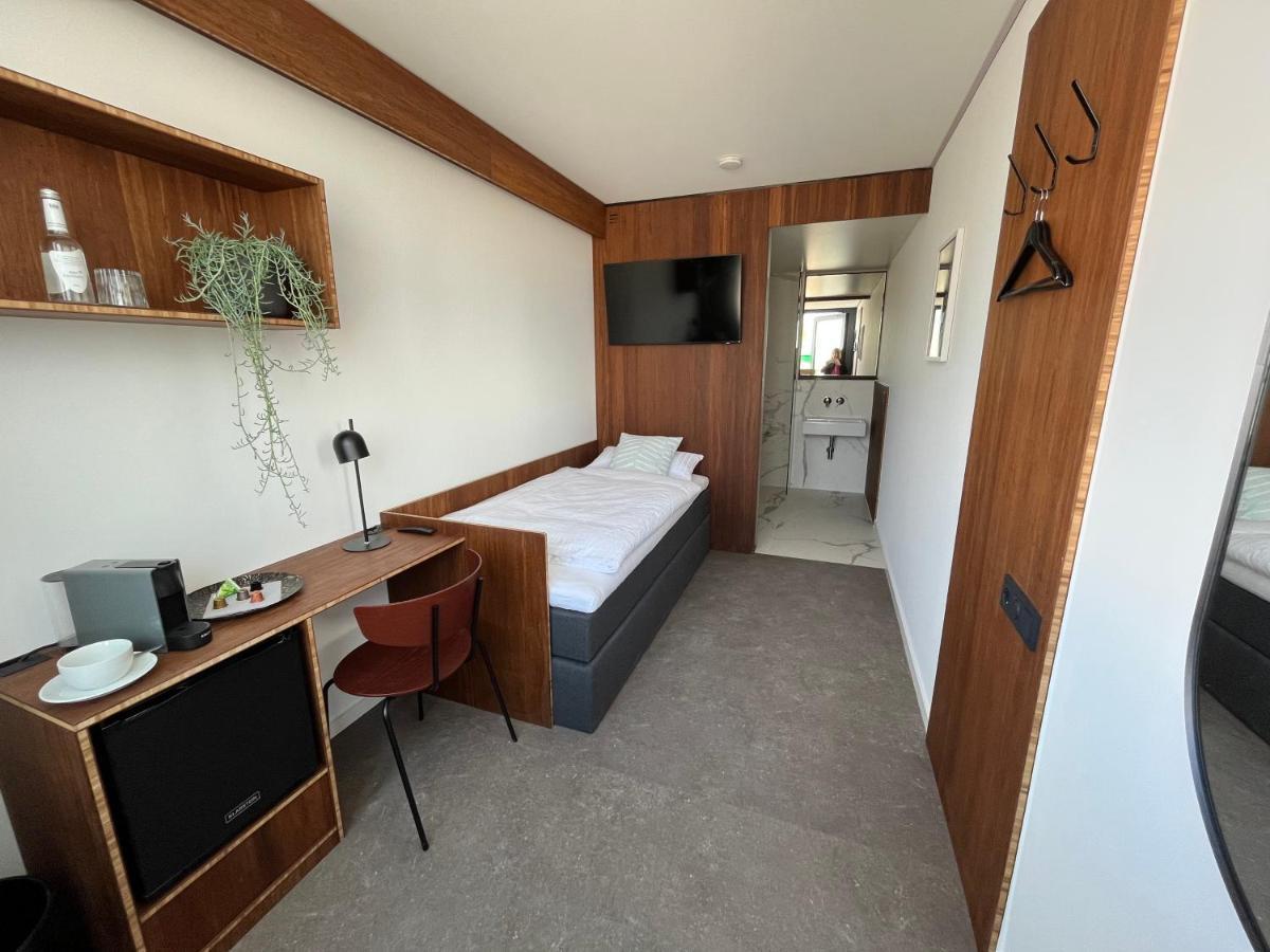 Tin Inn - Hueckelhoven - Das Hotel Aus Hochwertig Ausgebauten Ueberseecontainern 外观 照片