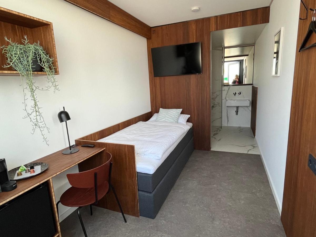 Tin Inn - Hueckelhoven - Das Hotel Aus Hochwertig Ausgebauten Ueberseecontainern 外观 照片