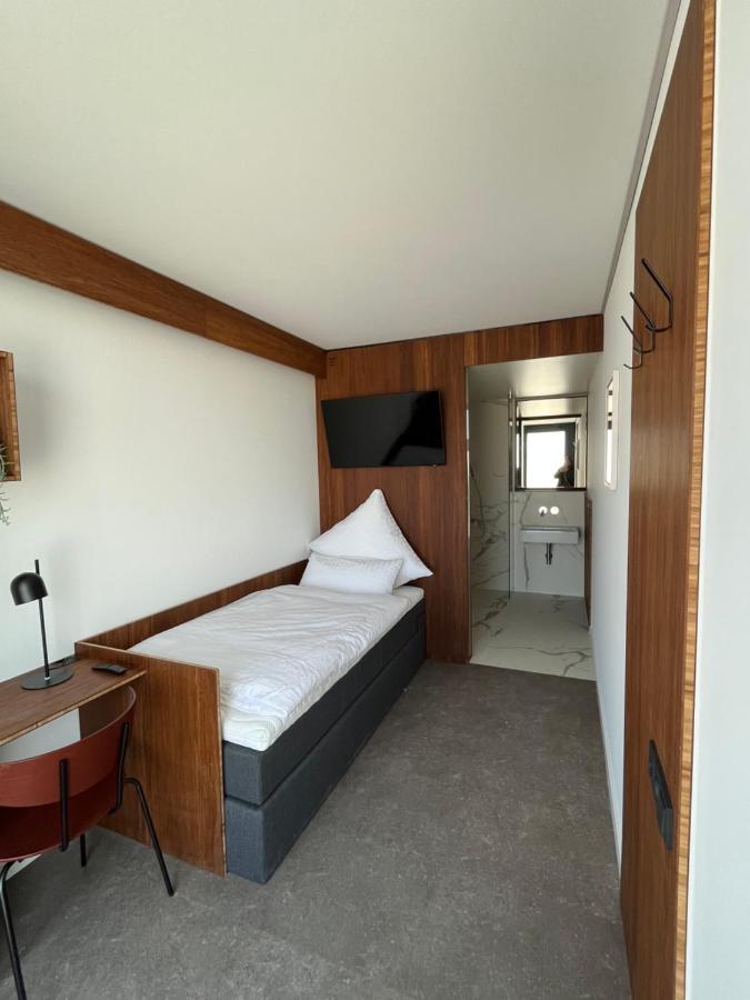 Tin Inn - Hueckelhoven - Das Hotel Aus Hochwertig Ausgebauten Ueberseecontainern 外观 照片