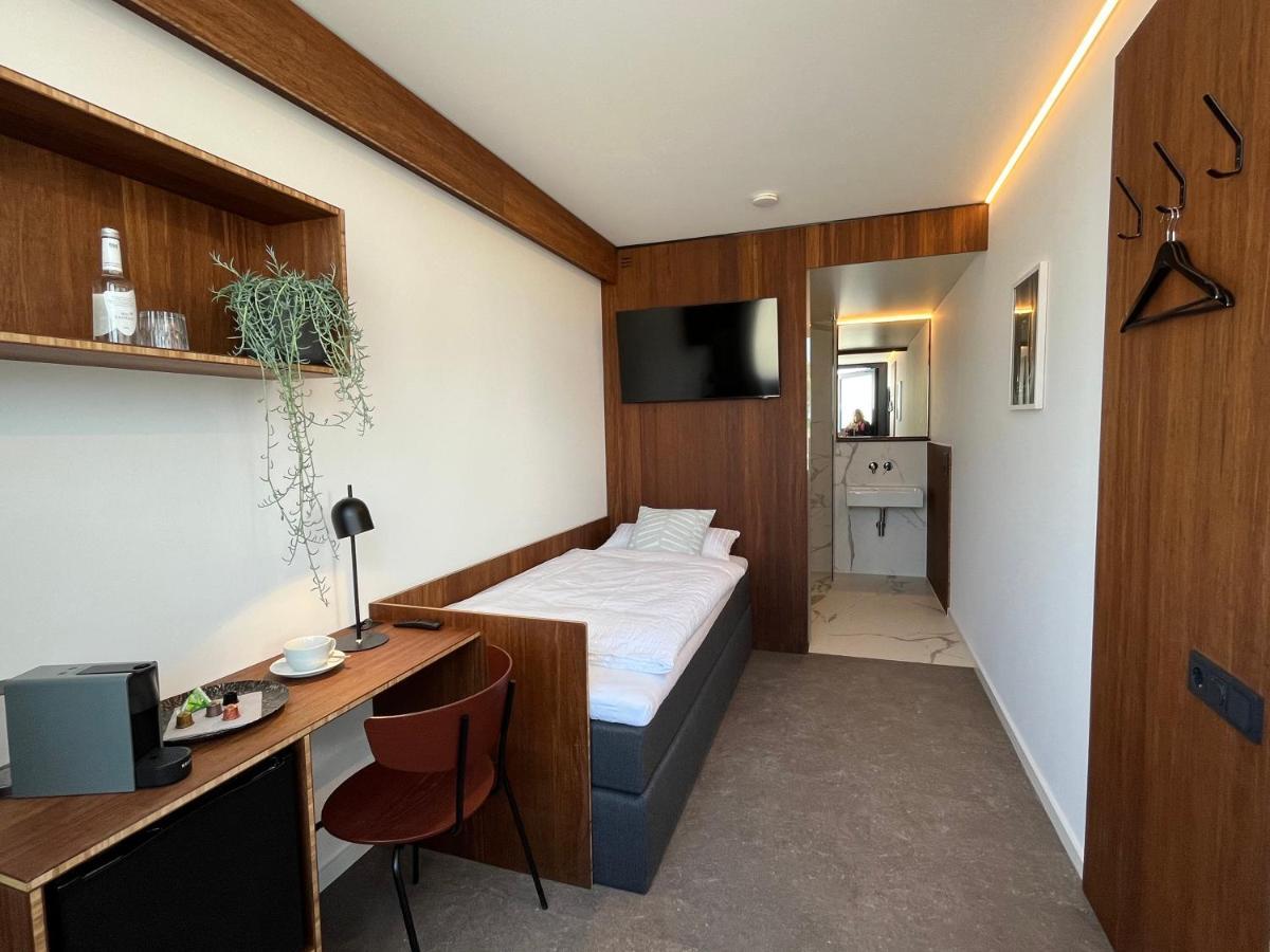Tin Inn - Hueckelhoven - Das Hotel Aus Hochwertig Ausgebauten Ueberseecontainern 外观 照片