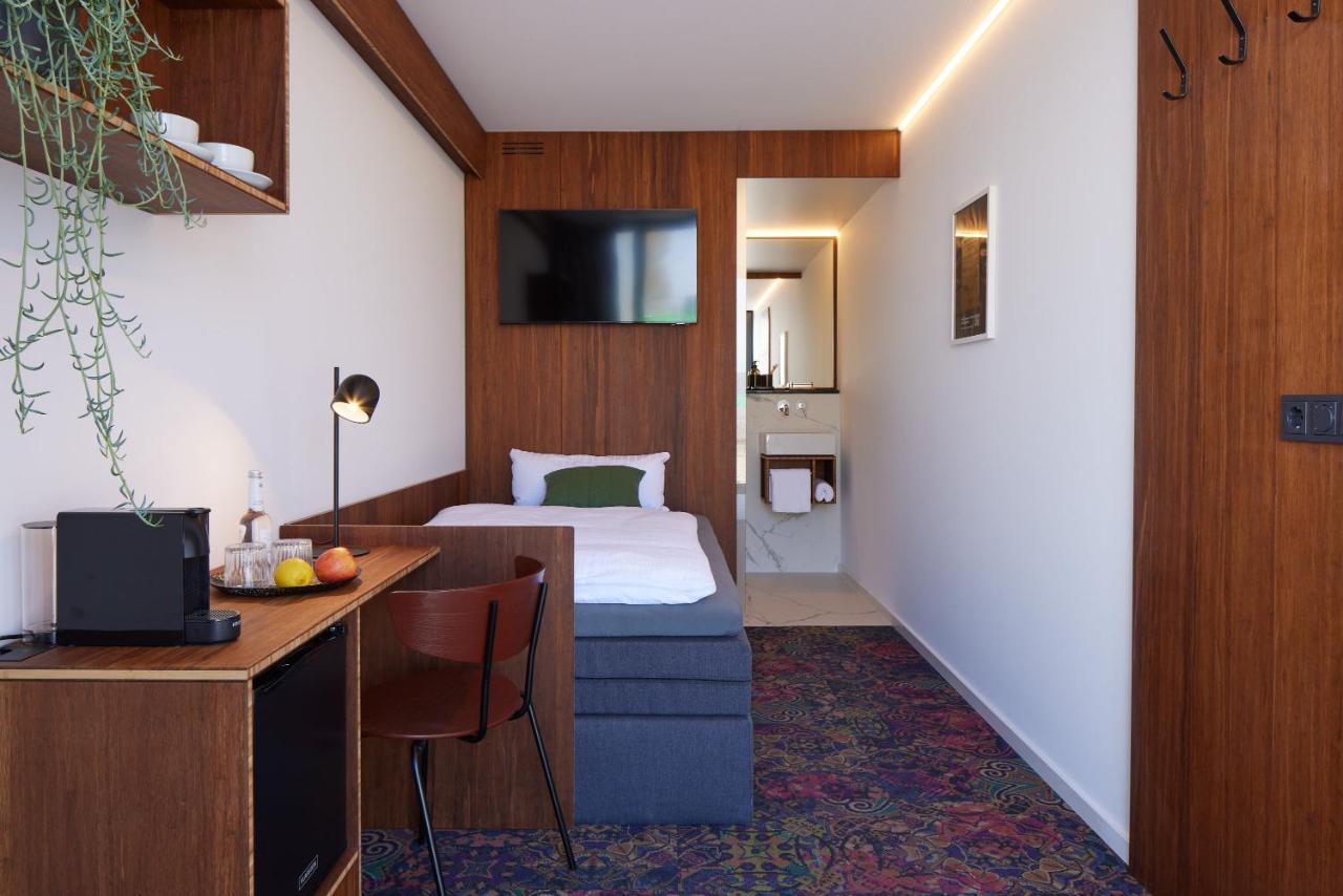 Tin Inn - Hueckelhoven - Das Hotel Aus Hochwertig Ausgebauten Ueberseecontainern 外观 照片
